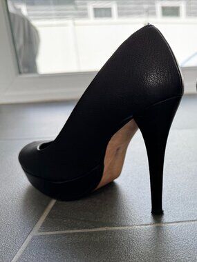 Stuart Weitzman Rowswoon Classic Stacked heel